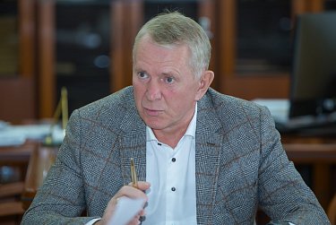 Фракции ЗС зададут вопросы главному судебному приставу